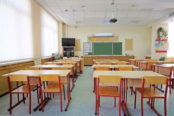 Abbott Drops the Hammer: Zero H-1B Visa Holders in Texas Classrooms